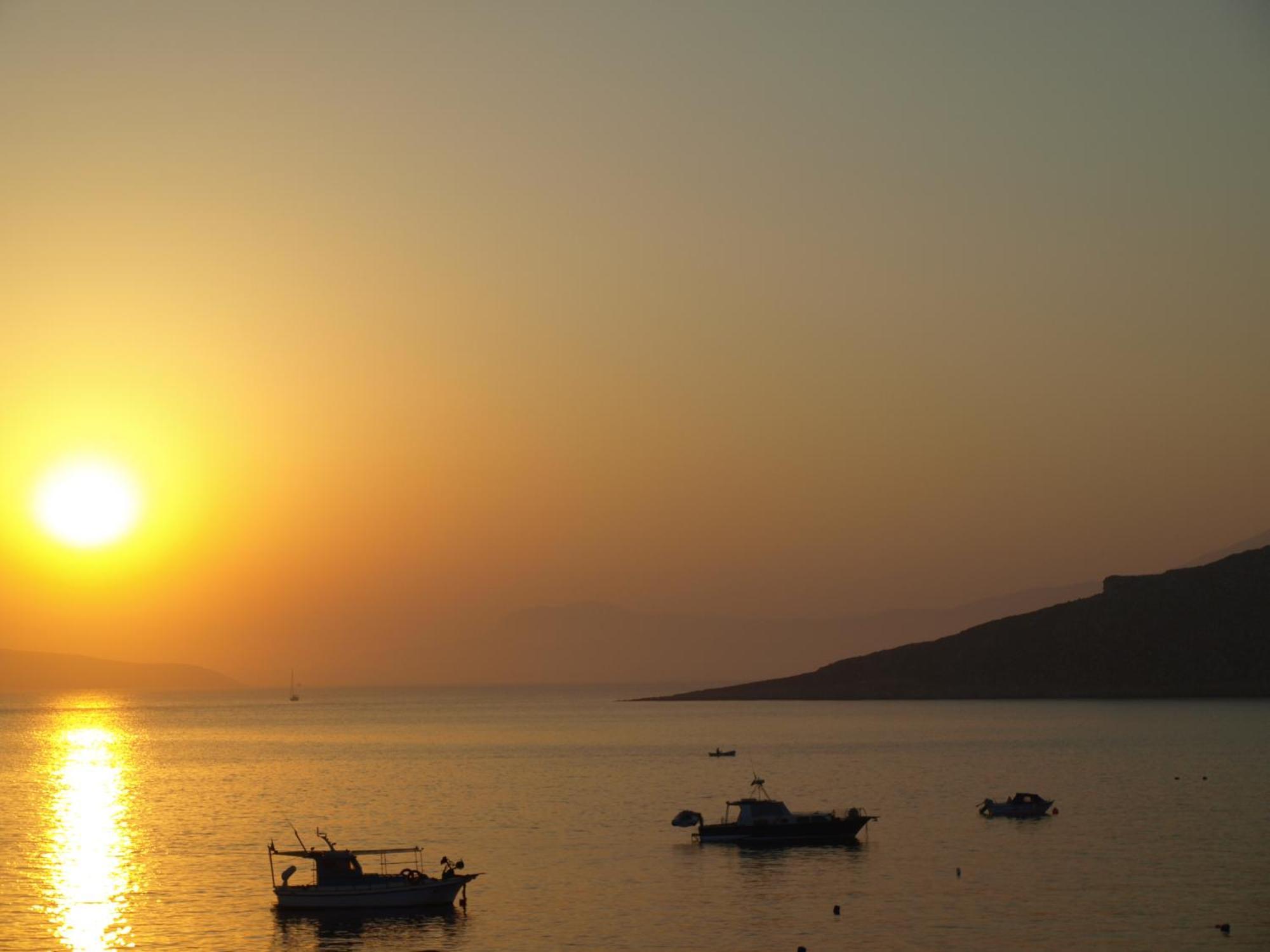 Atlantis Houses Chalki Town المظهر الخارجي الصورة